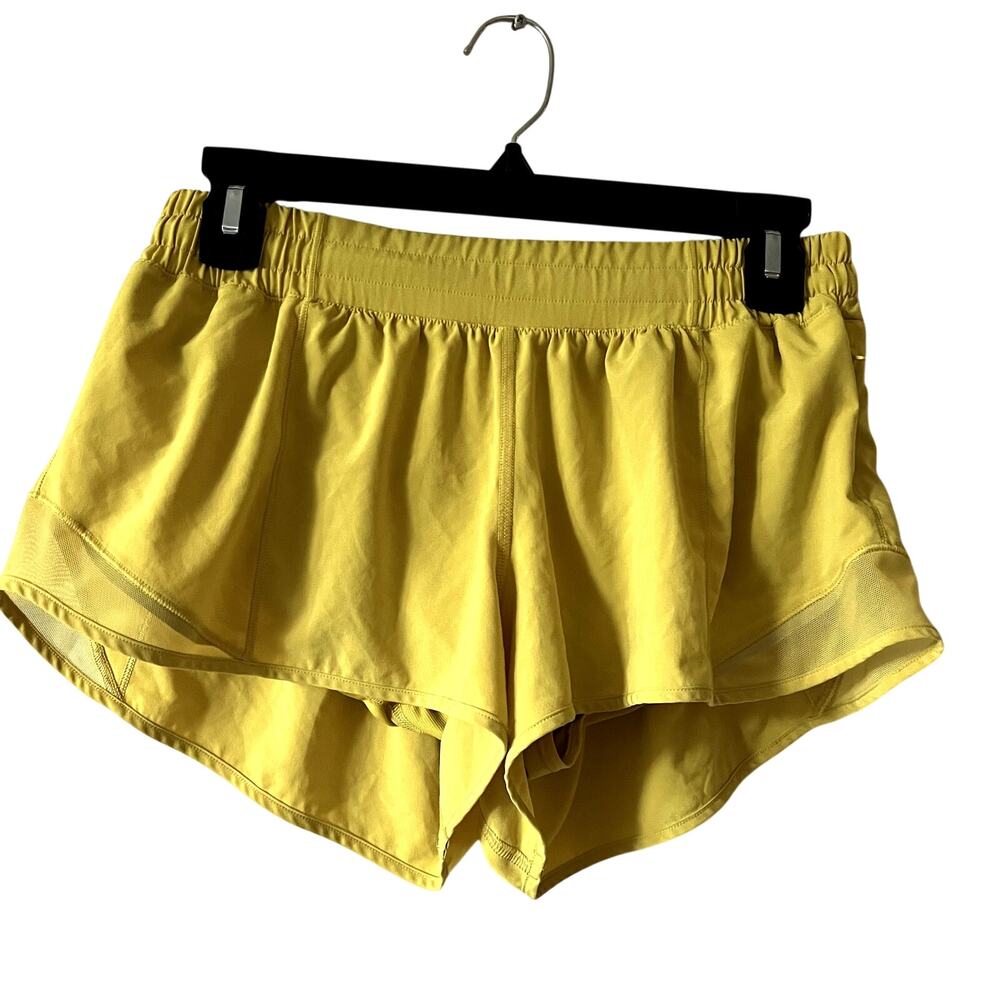 Lululemon Women's Hotty Hot Low-Rise Lined Short 2.5" Size 8 Yellow